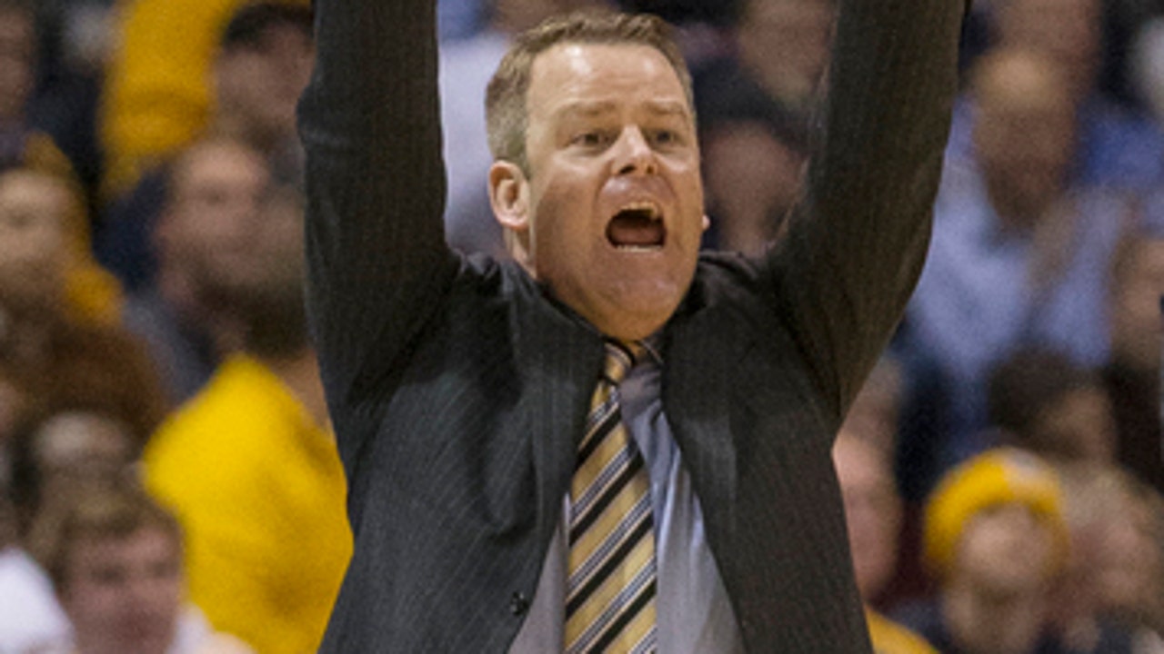 Clutch! Reinhardt helps Marquette upset No. 1 Villanova (Jan 24, 2017)